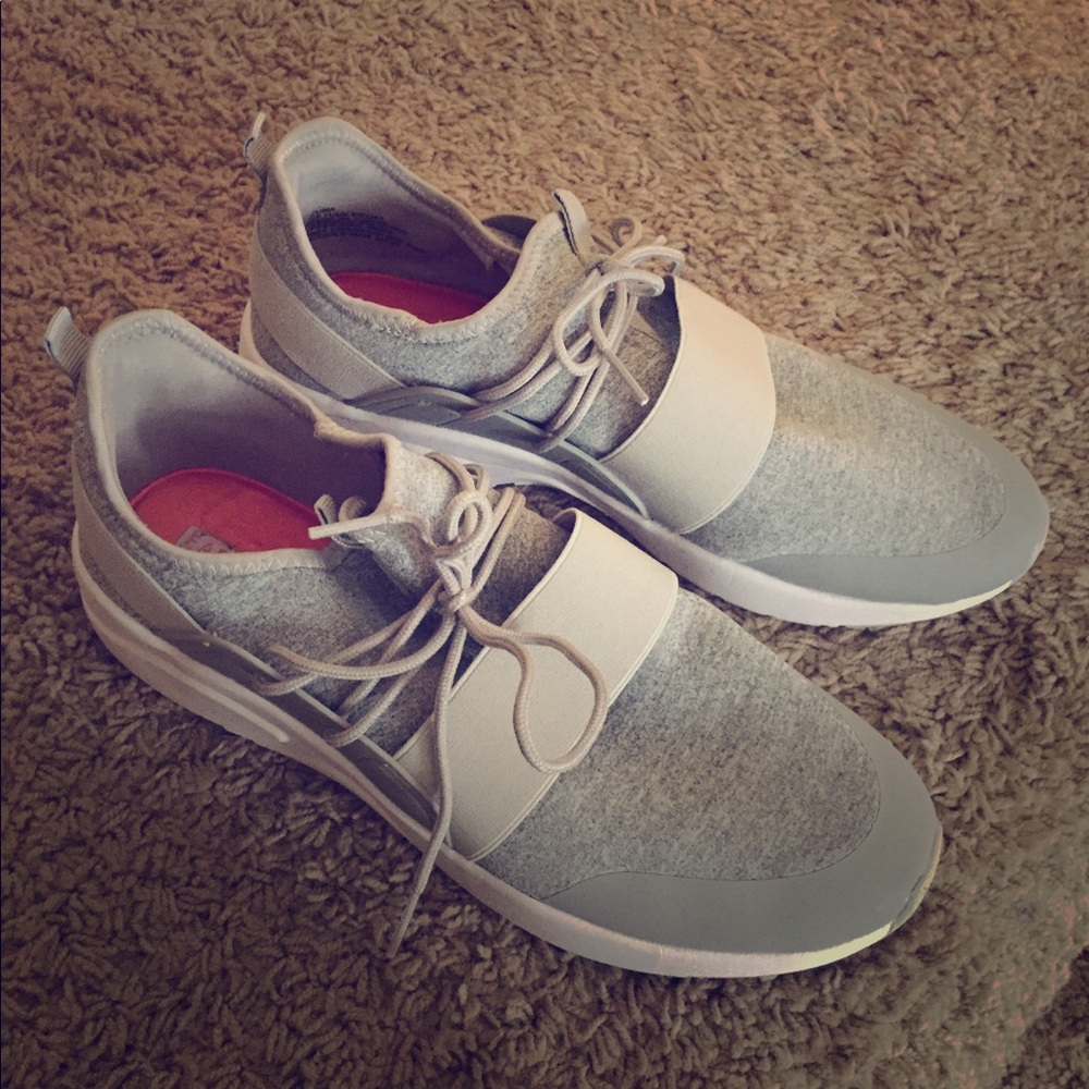 Fabletic gray athletic shoes size 11